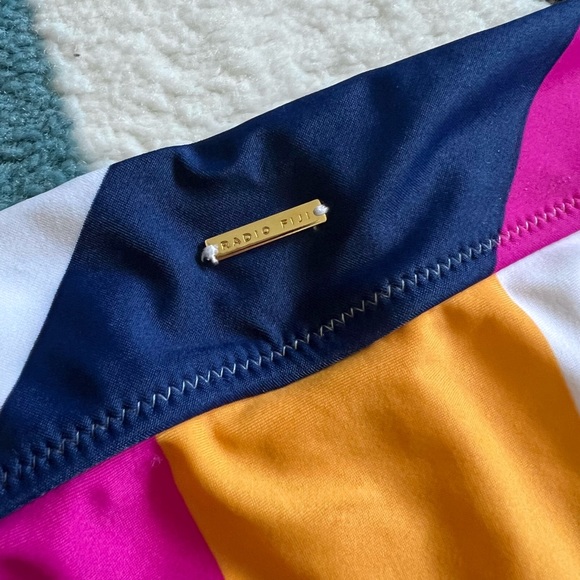 Radio Fiji bikini 👙 - Picture 6 of 7